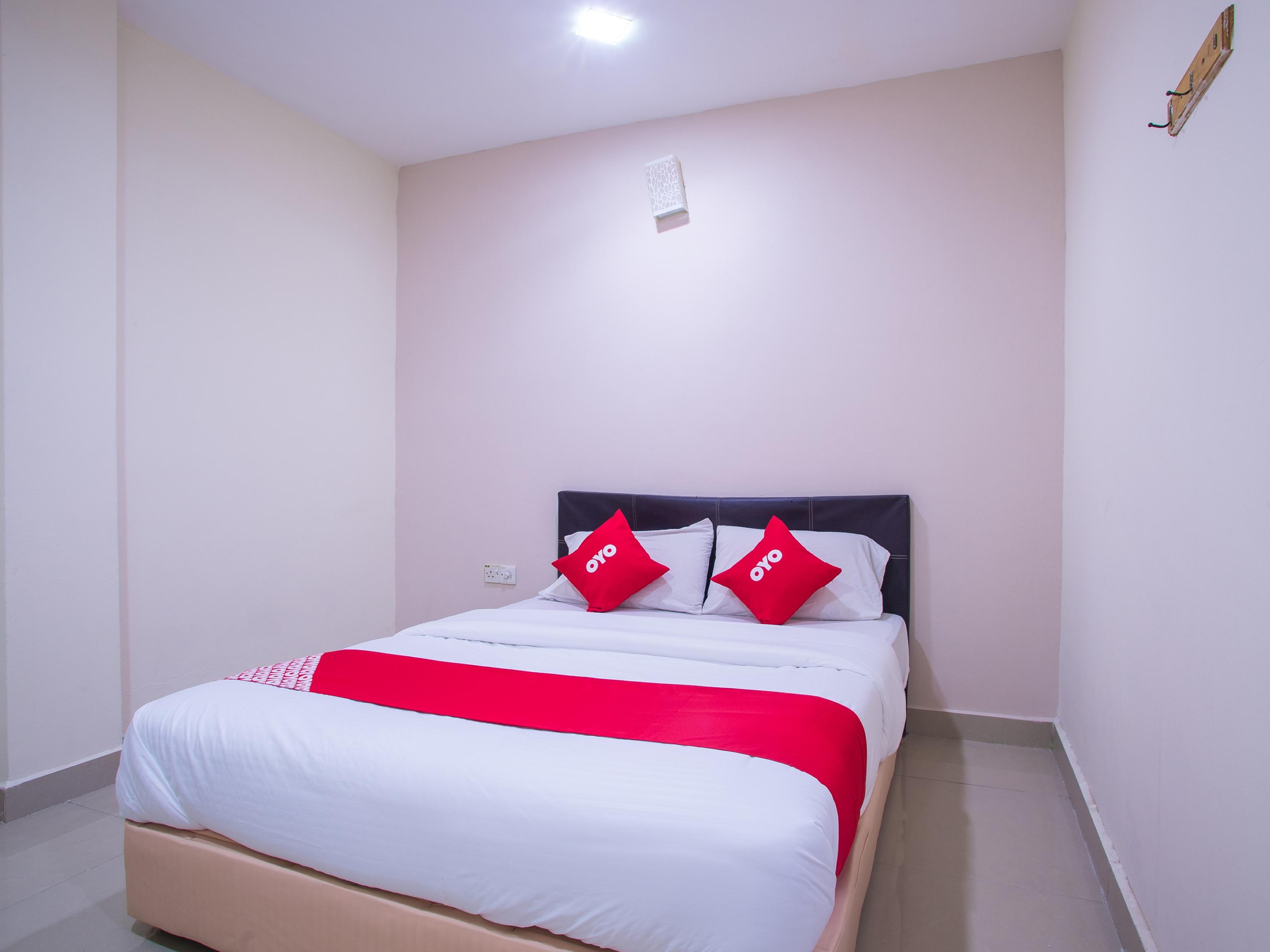 Hotel Oyo 44010 Royals Star 2*