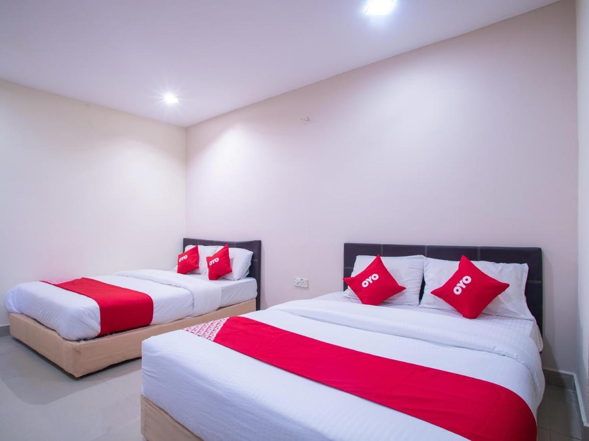 Oyo 44010 Royals Star Hotel 2*