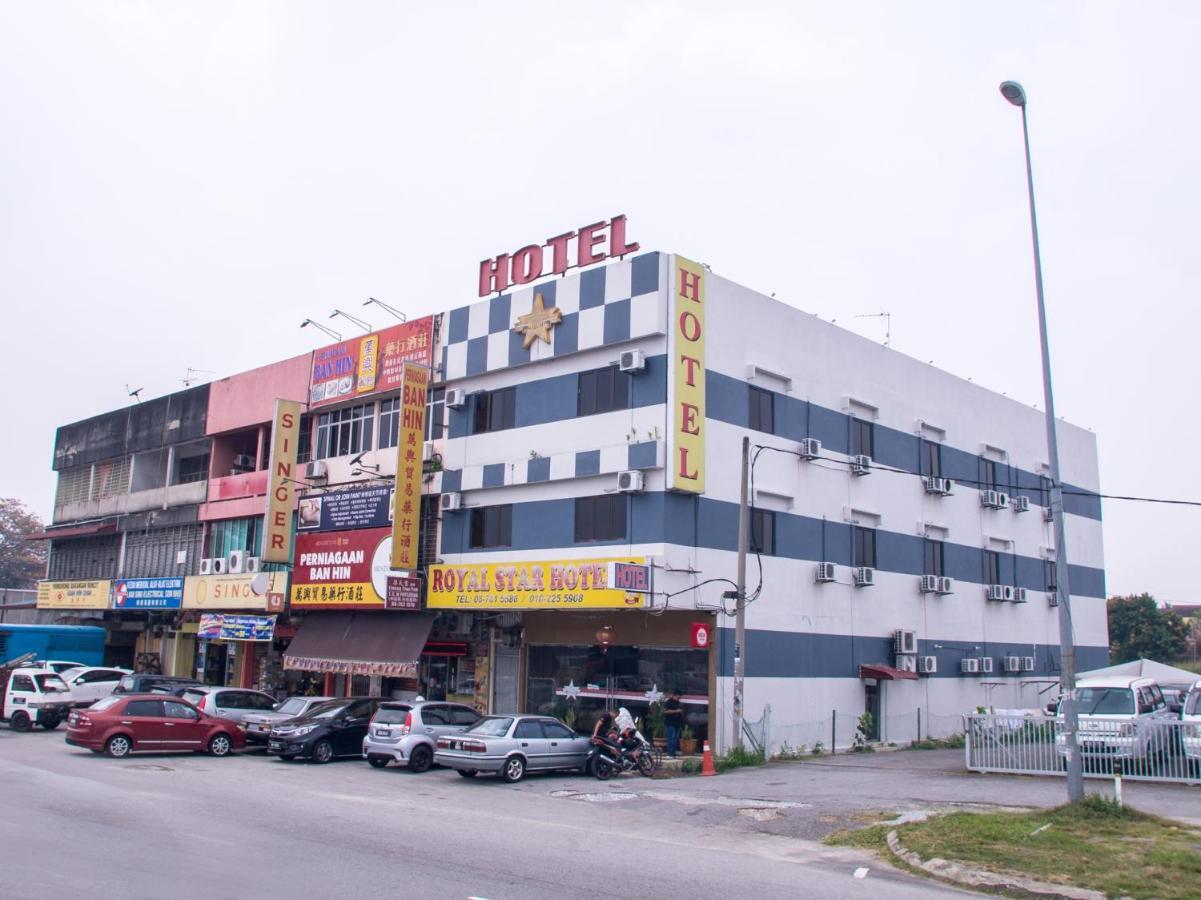 Oyo 44010 Royals Star Hotel